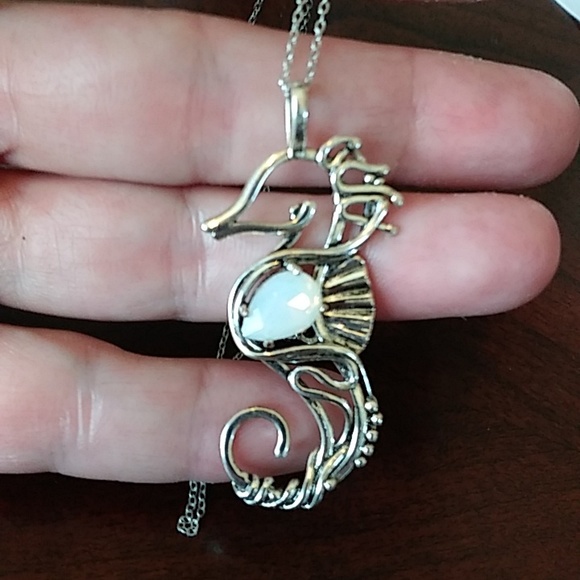 Sterling Silver Chain With Embellished Seahorse Pendant. - Picture 9 of 17